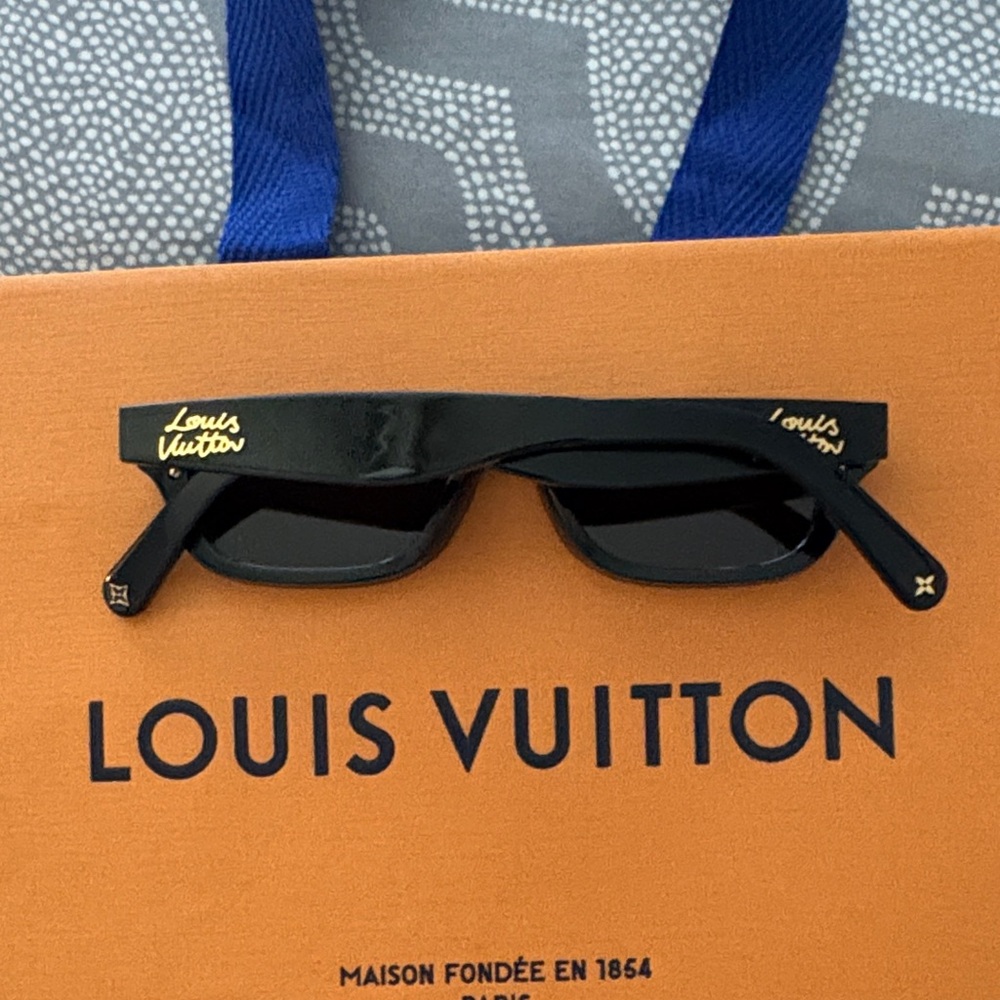 Louis Vuitton Black Sunglasses with Gold Accents
Can ship next day